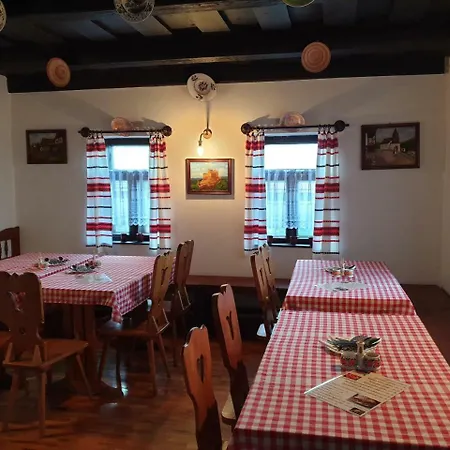 Kemences Porta 招待所 Hollókő